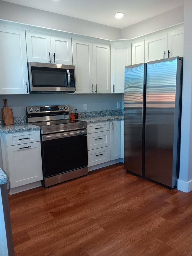 Building Photo - 4BR/4BA Townhome in Fort Sanders | Off Cam...