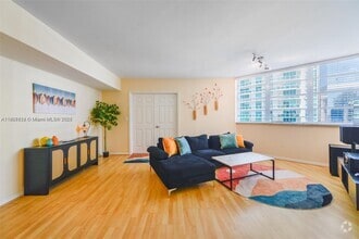 Building Photo - 825 Brickell Bay Dr