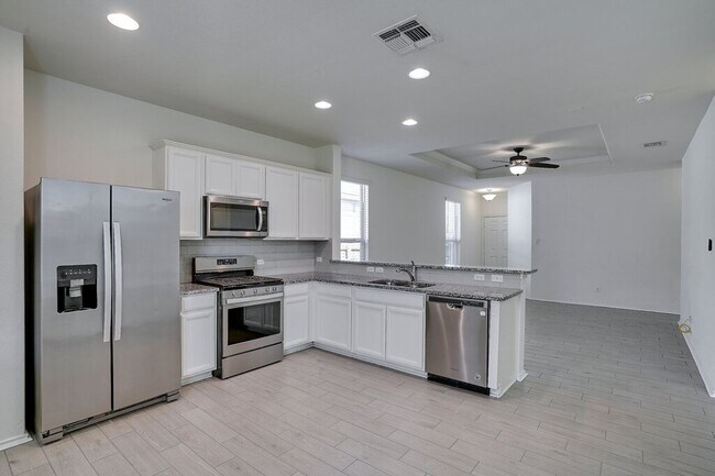 Building Photo - 217 La Dera Dr