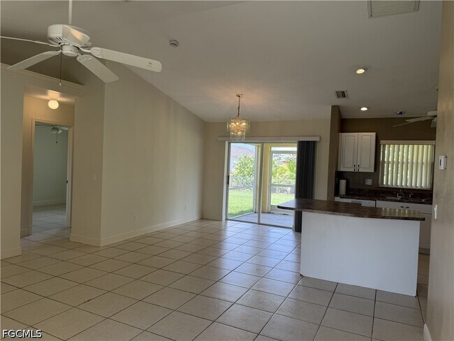 Foto del edificio - 305 NW 22nd Pl