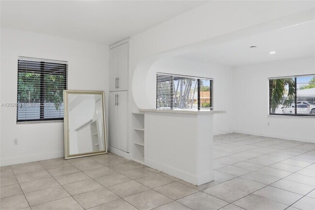 Foto del edificio - 1330 SW 74th Ct