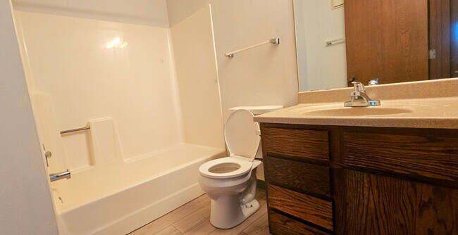 Foto del edificio - 4350 Trenton Ln N