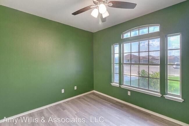 Foto del edificio - 4 br, 2 bath House - 7605 Cougar Dr.