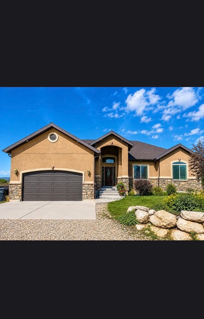 Building Photo - 132 S 200 E