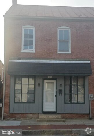Building Photo - 613 N Market St