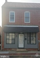 Building Photo - 613 N Market St
