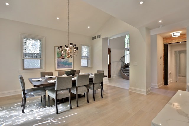 Building Photo - 33 Bloor St E