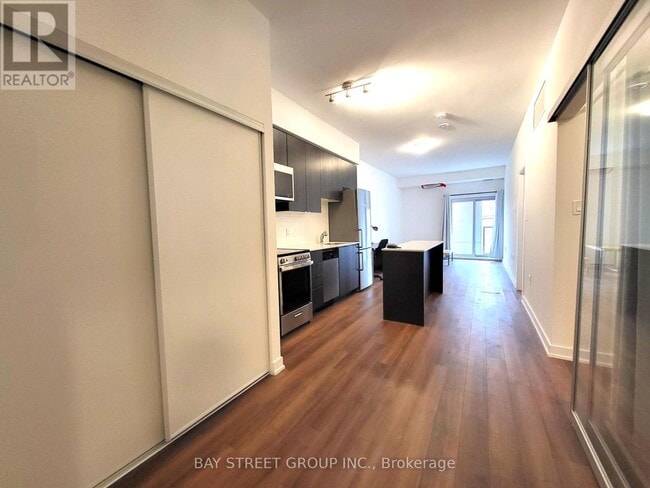 Photo du bâtiment - 2433 Dufferin St