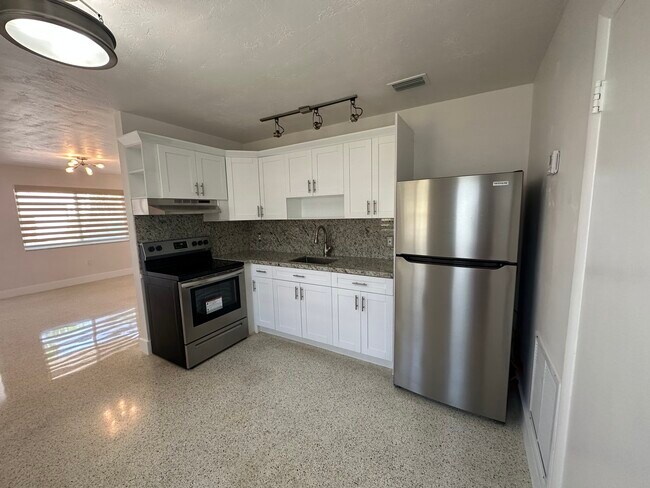 Building Photo - 2860 SW 38th Ave