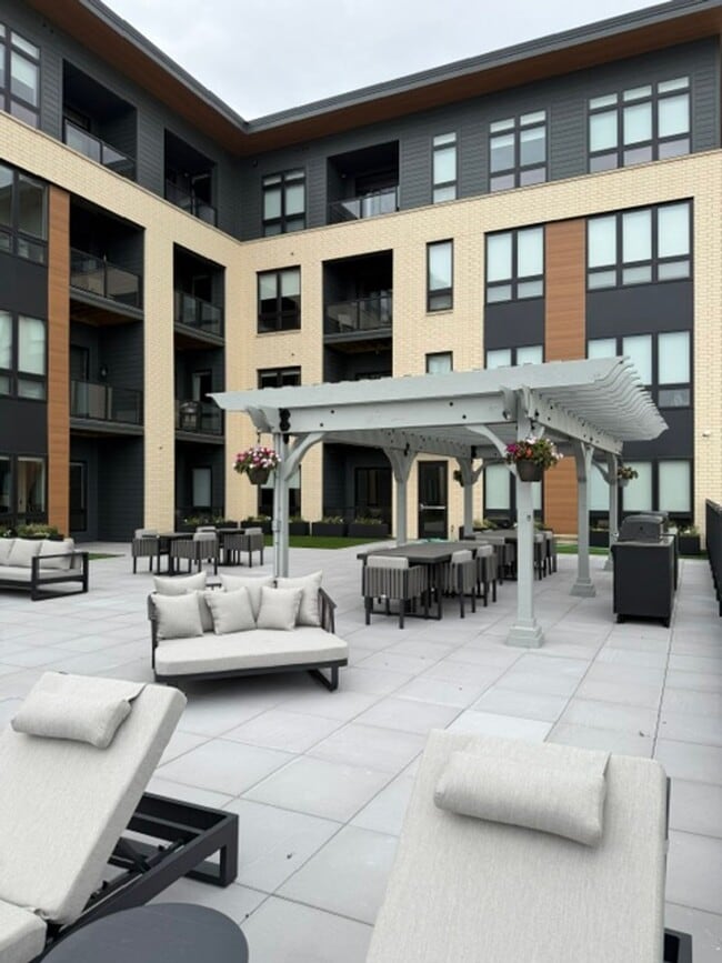 Building Photo - War Eagle Apartments