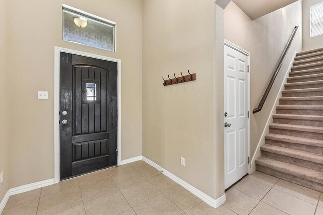 Building Photo - 640 Loma Cedro Bend
