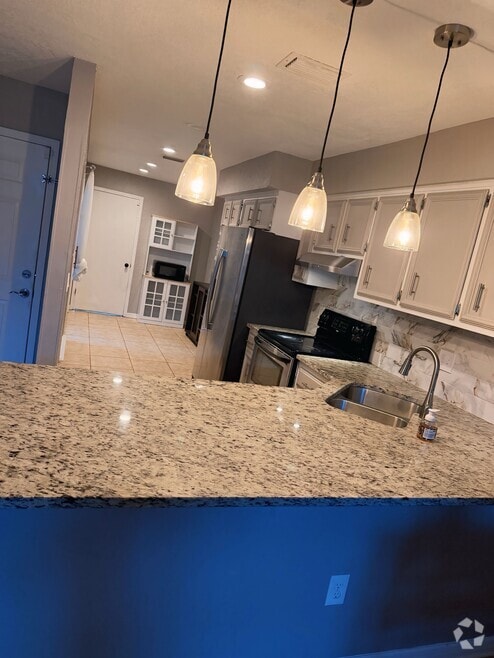 Building Photo - 1159 Fromage Cir W