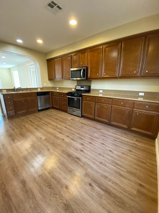 Foto del edificio - San Ramon Gale Ranch Townhouse 3BD/2.5BA with 4th Room for Office Loft! Community Pool Included!