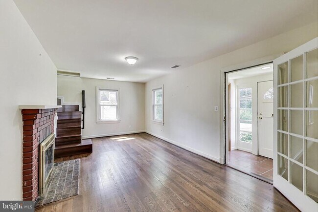 Foto del edificio - 5516 Greentree Rd