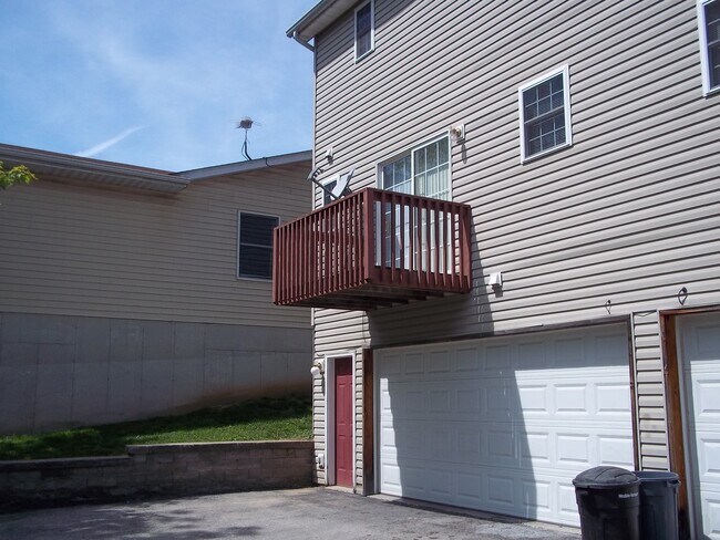 Foto del edificio - 696 James St