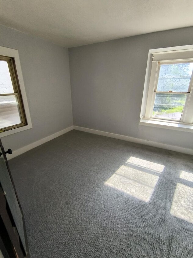 Building Photo - Spacious 3 bedroom Located in East Toledo