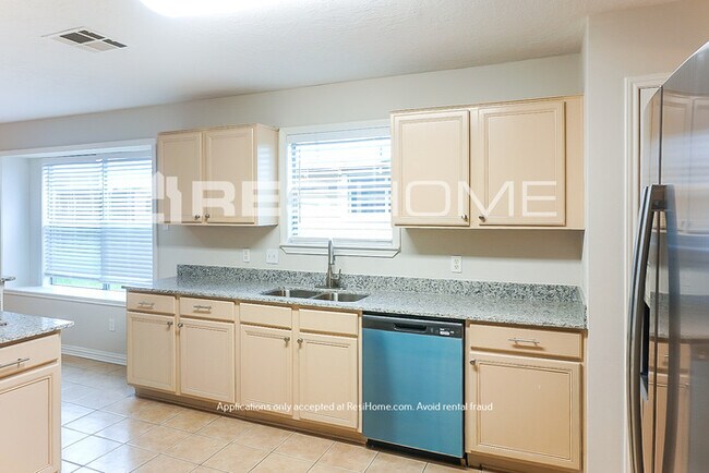 Foto del edificio - HOME FOR RENT!! ONE MONTH FREE!