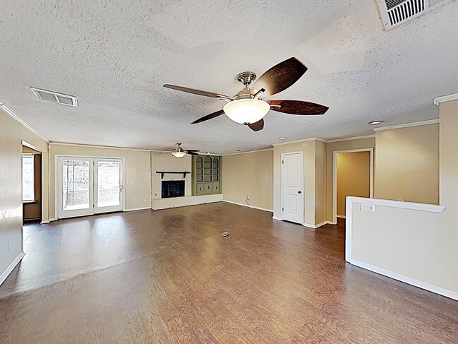 Building Photo - 11504 Carriage Dr