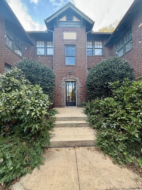 Building Photo - Lakeview