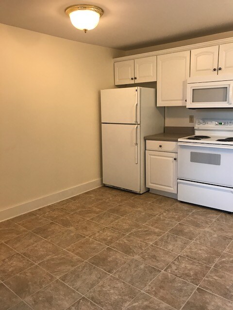 Building Photo - 624 S Main St