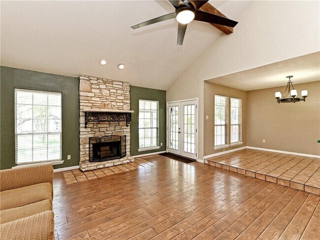 Foto del edificio - 15502 Rock Creek