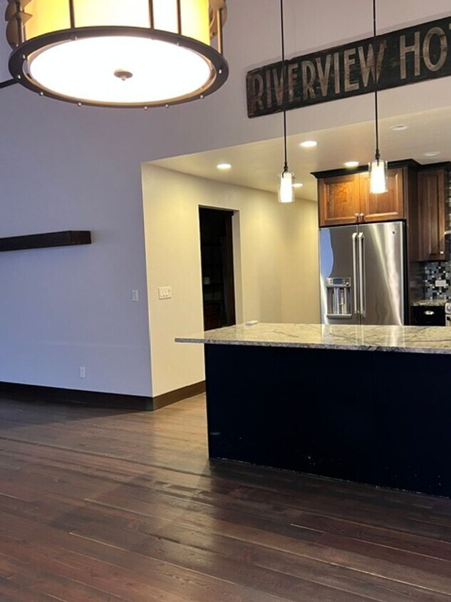 Building Photo - 3 Bedroom River Front Home!