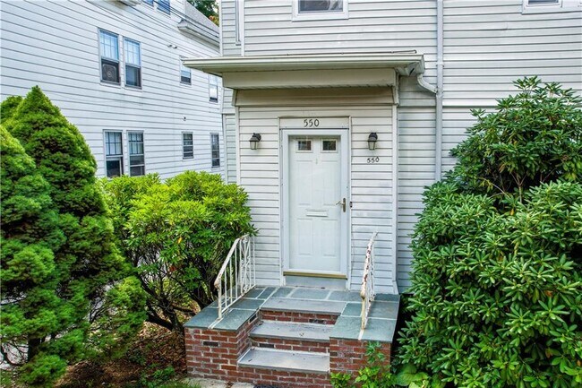Foto del edificio - 550 Wayland Ave
