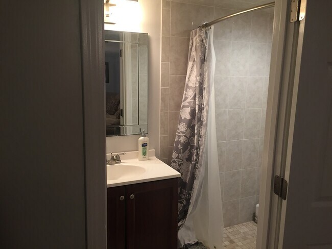 1er baño - 23 Sandy Brook Rd