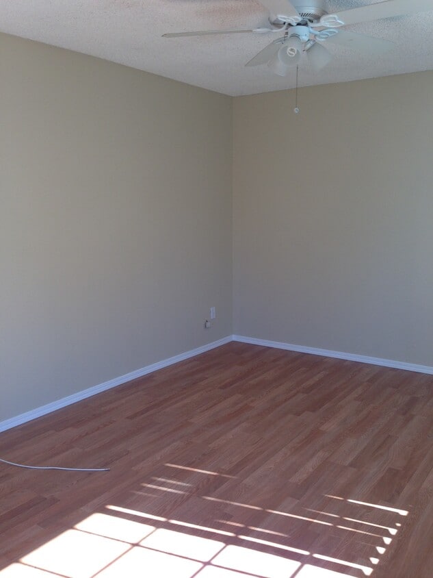 Building Photo - 1147 Jamacha Ln
