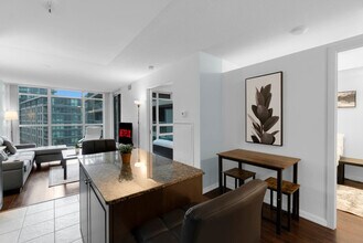 Building Photo - 209 Fort York Blvd
