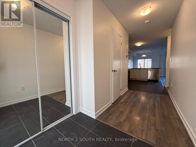 Building Photo - 6 Bradshaw Dr