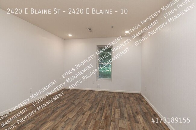 Foto del edificio - 2420 E Blaine St