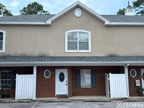 Building Photo - 544 Maple Ave