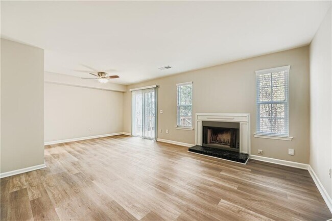 Foto del edificio - 1699 Cedar Bluff Way