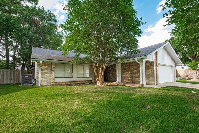 Building Photo - 15238 Ensenada Dr