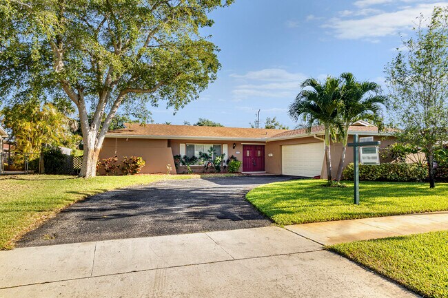 Building Photo - 721 Pelican Way