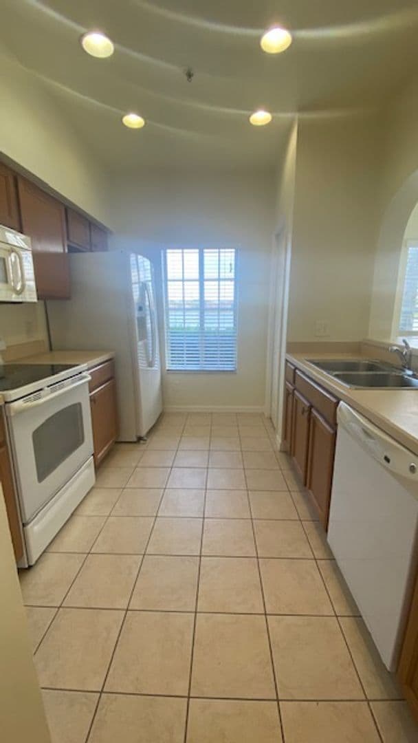 Foto del edificio - Gorgeous Light & Bright 3 Bedroom 2.5 Bath Townhome Corner Unit!!