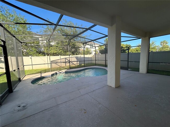 Building Photo - 8717 Lookout Pointe Dr