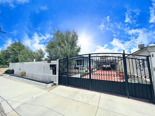 Building Photo - 15962 M St