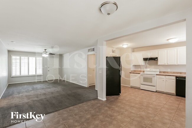 Foto del edificio - 1357 W Sells Dr