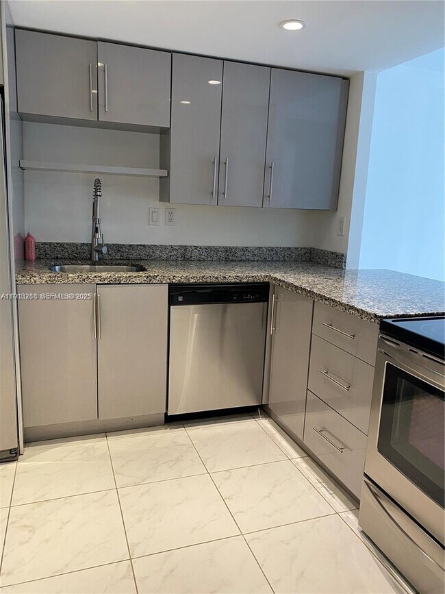 Foto del edificio - 1000 Parkview Dr