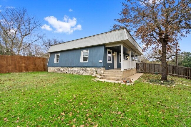 Building Photo - 1302 S Quinlan Park Rd