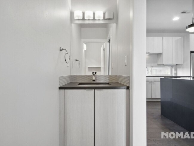 Foto del edificio - 3 Bedroom, 2.5 Bath Townhome in Sloans Lak...