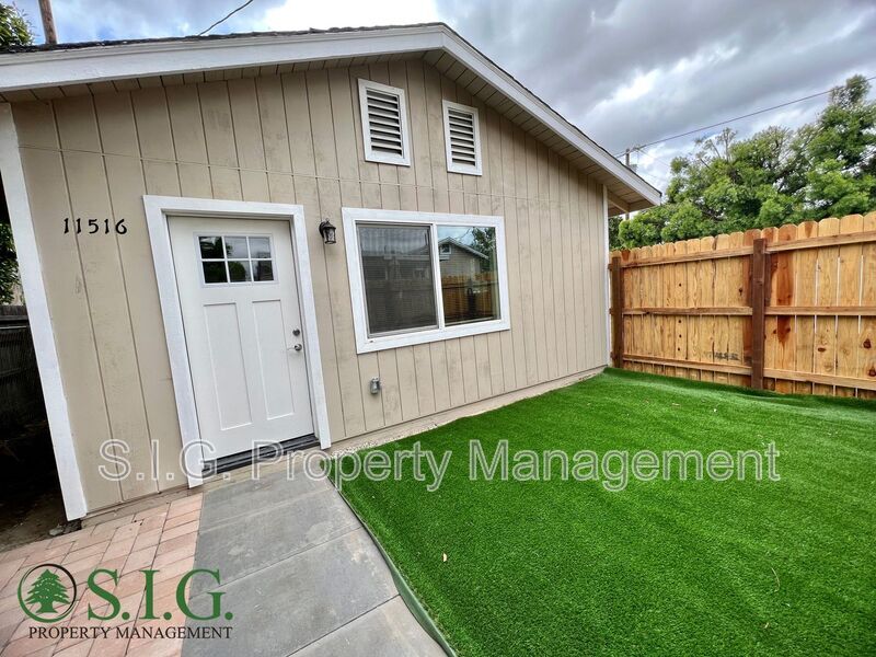Primary Photo - 11516 Kelowna St