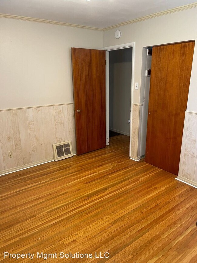 Building Photo - 3 br, 1 bath House - 445 Shepley Drive