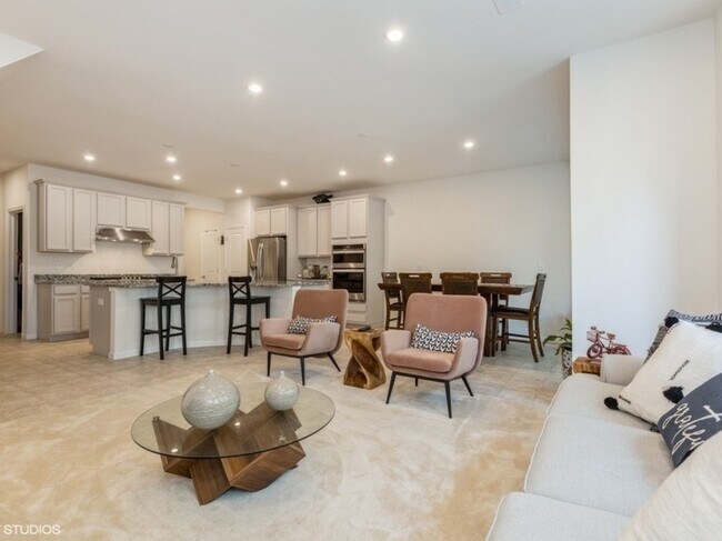 Building Photo - 537 Watercress Dr