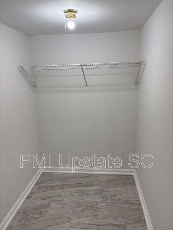 Building Photo - 201 Chandler Dr