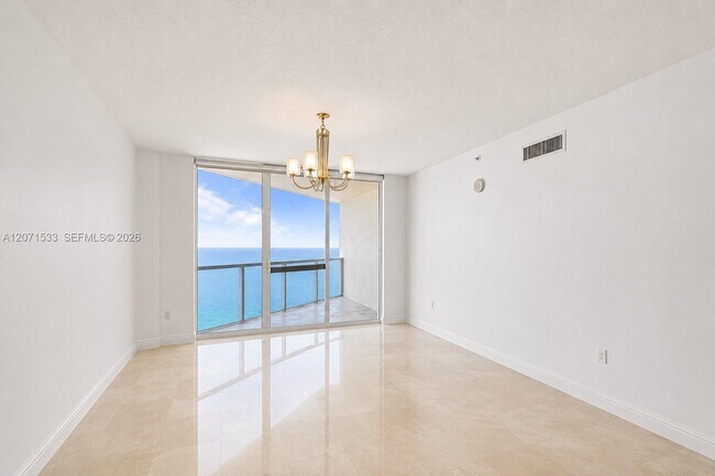 Foto del edificio - 16699 Collins Ave