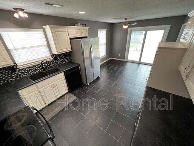 Foto del edificio - 857 SW Country Hill Dr