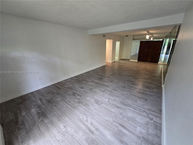 Building Photo - 1655 NE 115th St